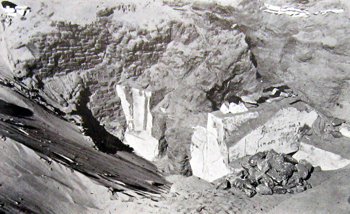 Mazghouna-sud-cratère.jpg