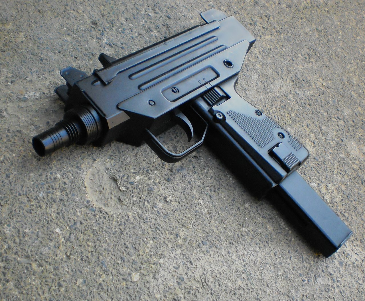 Micro uzi by gunfeldbach-d3ejtro.jpg